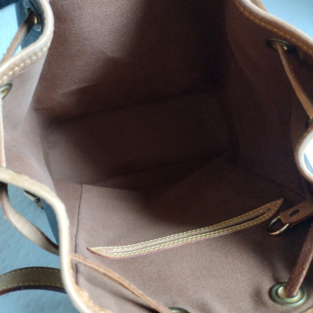 Auth. Louis Vuitton Montsouris MM Rucksack - Picture 9 of 17